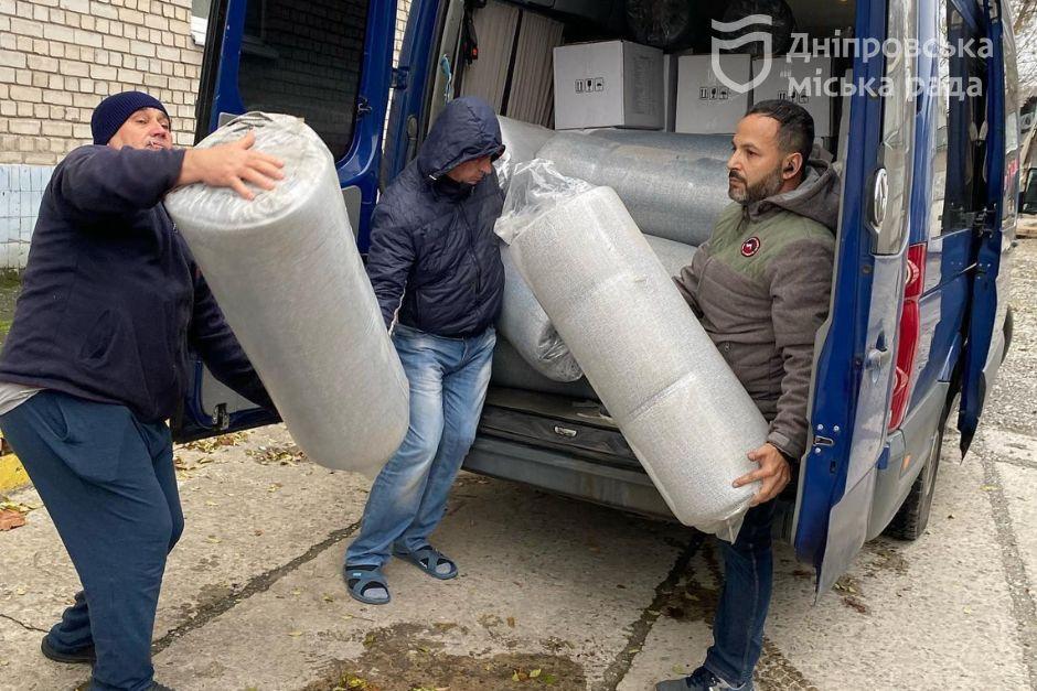 Волонтери Дніпра відправили воїнам продукти, одяг, медикаменти та корми для тварин - рис. 15