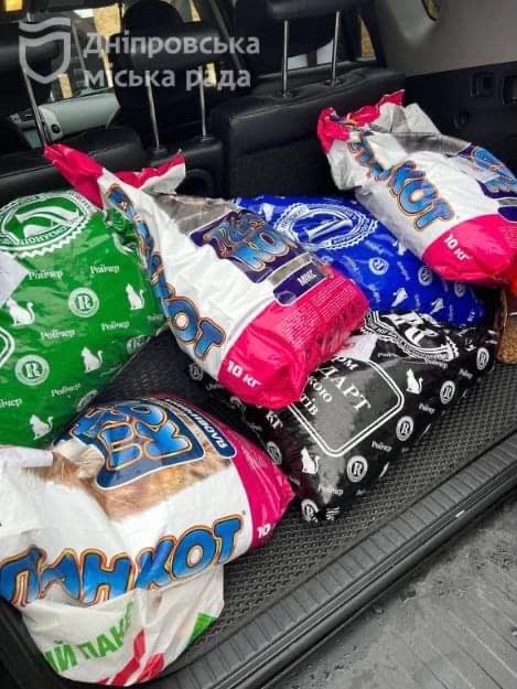 Волонтеры Днепра отправили воинам продукты, одежду, медикаменты и корма для животных - рис. 5