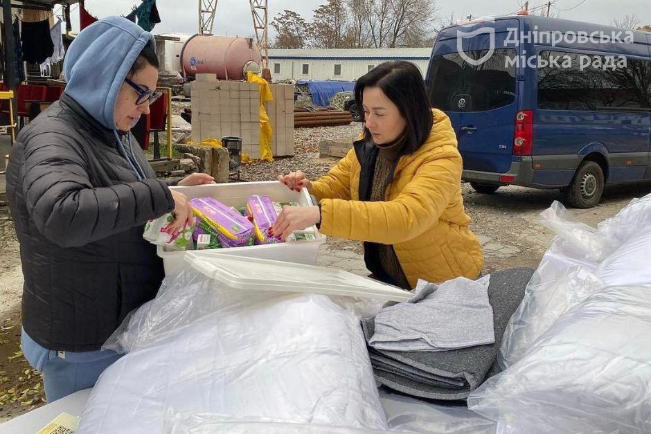 Волонтеры Днепра отправили воинам продукты, одежду, медикаменты и корма для животных - рис. 7