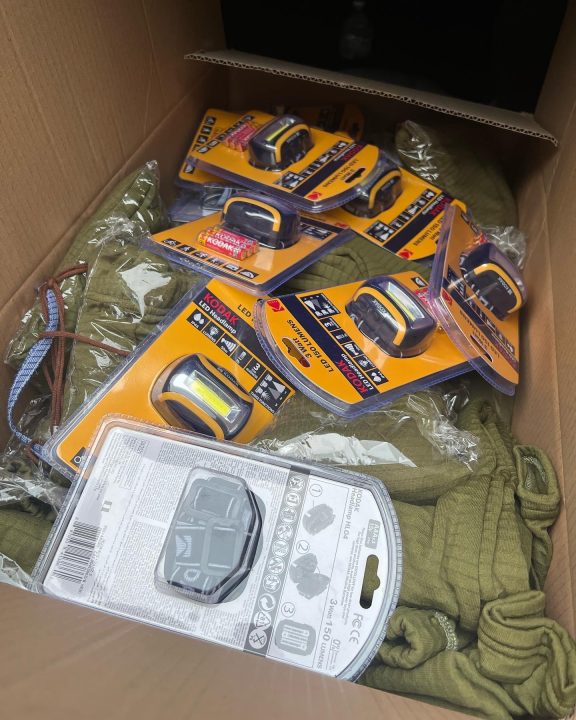 Волонтеры Днепра передали военным термобелье, фонарики, продуктовые наборы (Фото) - рис. 1