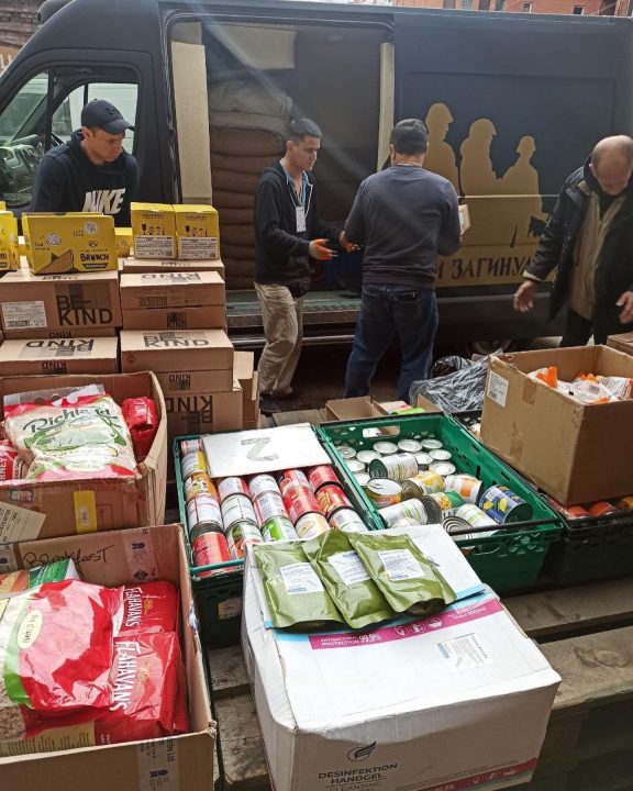 Волонтеры Днепра передали военным термобелье, фонарики, продуктовые наборы (Фото) - рис. 8