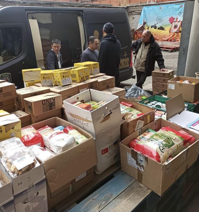 Волонтери Дніпра передали у гарячі точки продукти, генератор, теплий одяг та корми для тварин - рис. 4