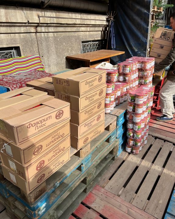 Волонтери Дніпра передали у гарячі точки продукти, генератор, теплий одяг та корми для тварин - рис. 6