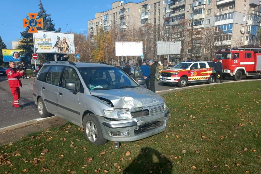 Є постраждалі: на Дніпропетровщині перекинулася автівка (Фото) - рис. 3