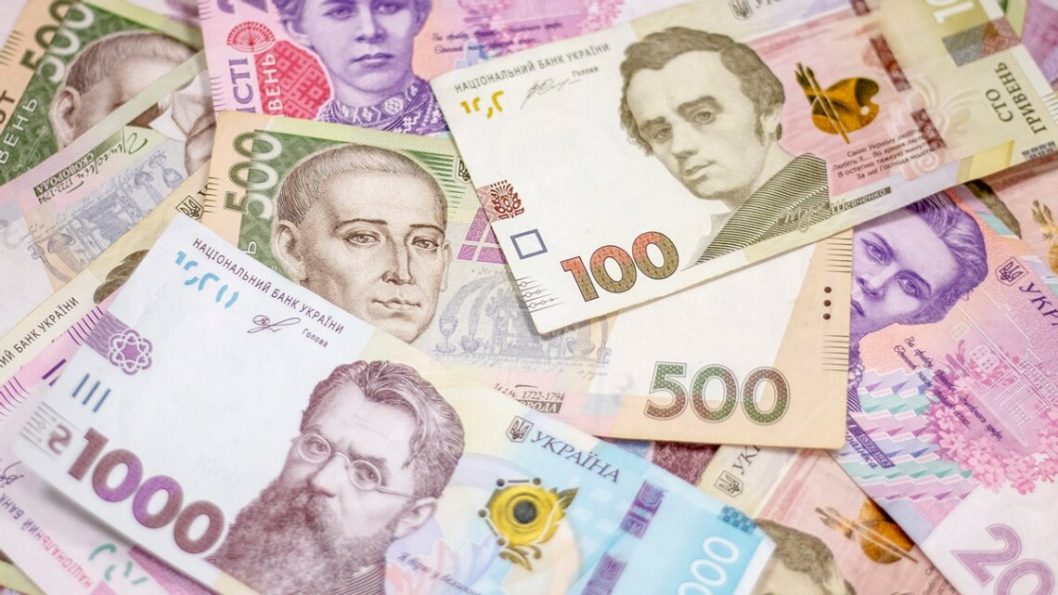 Пенсии, паспорта, цены на квартиры и коммунальные услуги: каких изменений в этом месяце ждать украинцам - рис. 1