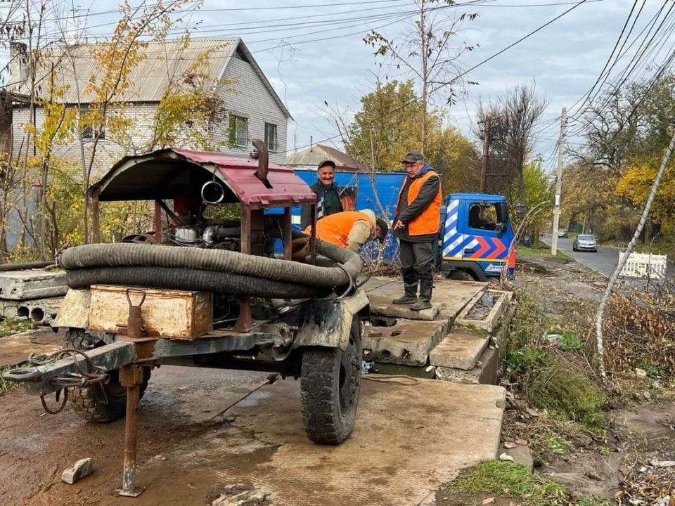 В Днепре из-за повреждений водопроводной сети затопило улицу - рис. 2