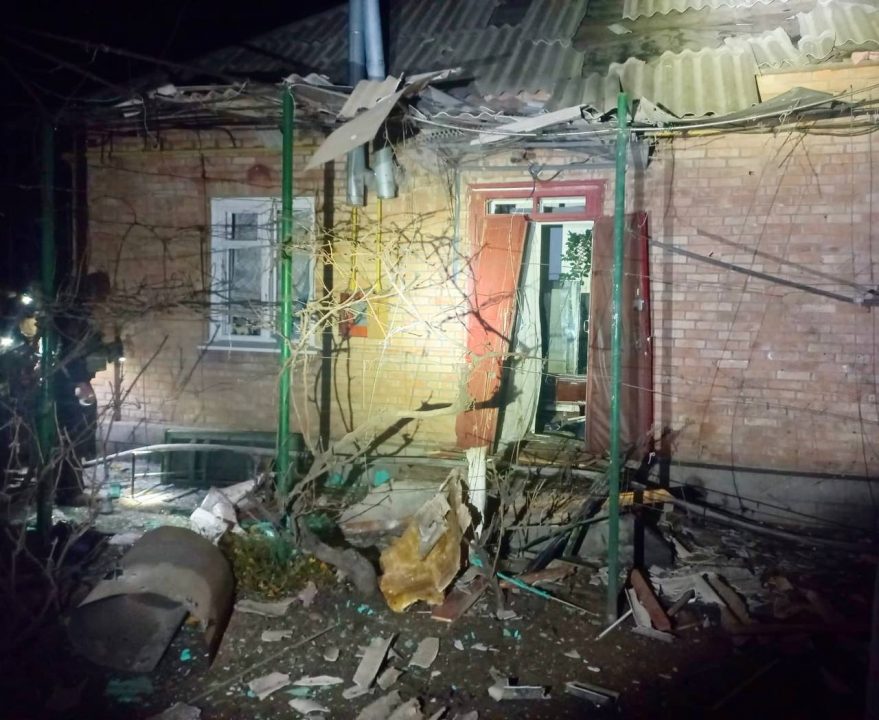 Российские оккупанты ночью обстреливали три громады Никопольщины: есть пострадавшие - рис. 3