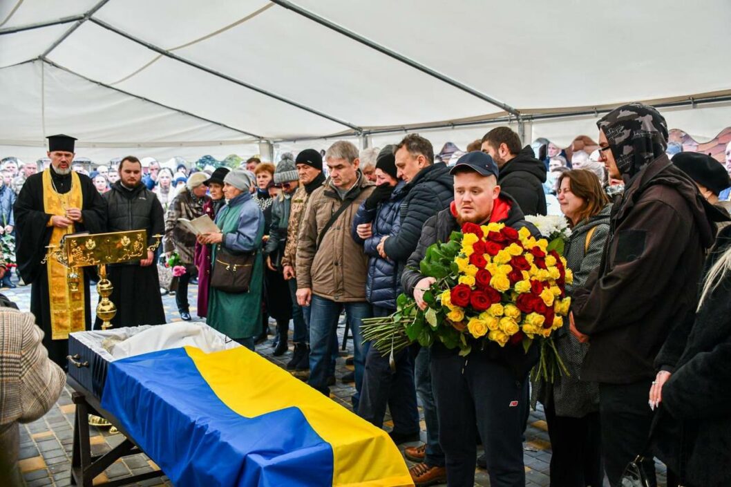 На Дніпропетровщині провели в останню путь захисника України Іллю Маркевича - рис. 5