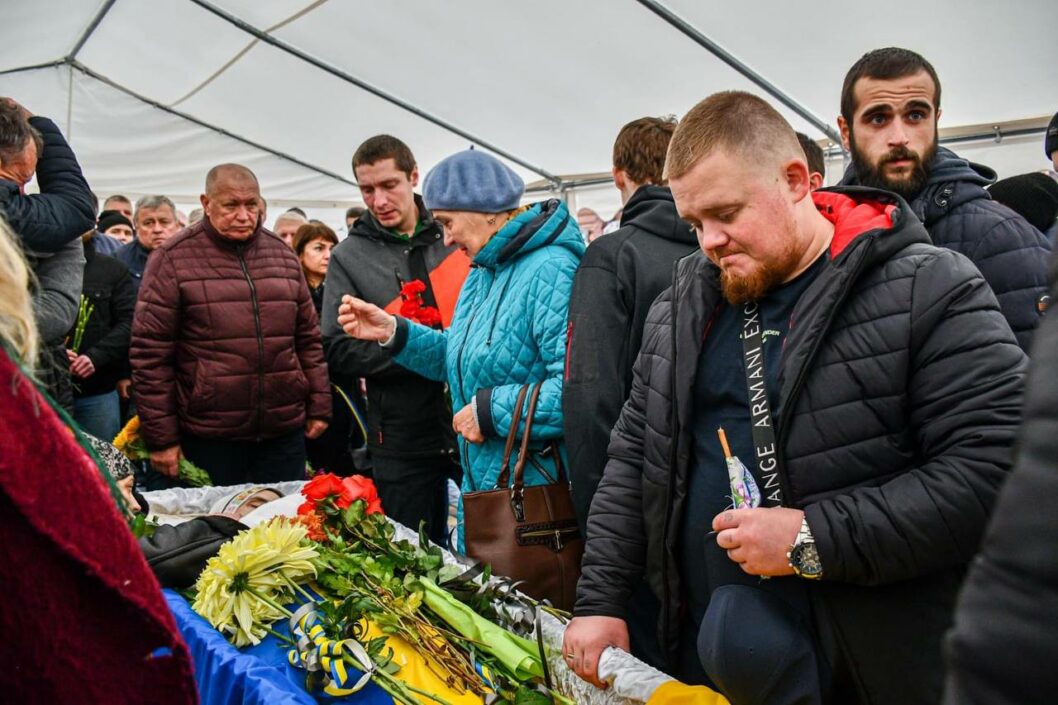 На Дніпропетровщині провели в останню путь захисника України Іллю Маркевича - рис. 4