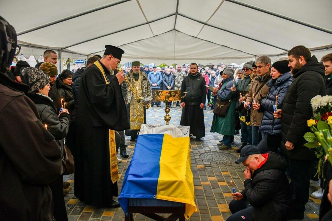 На Дніпропетровщині провели в останню путь захисника України Іллю Маркевича - рис. 3