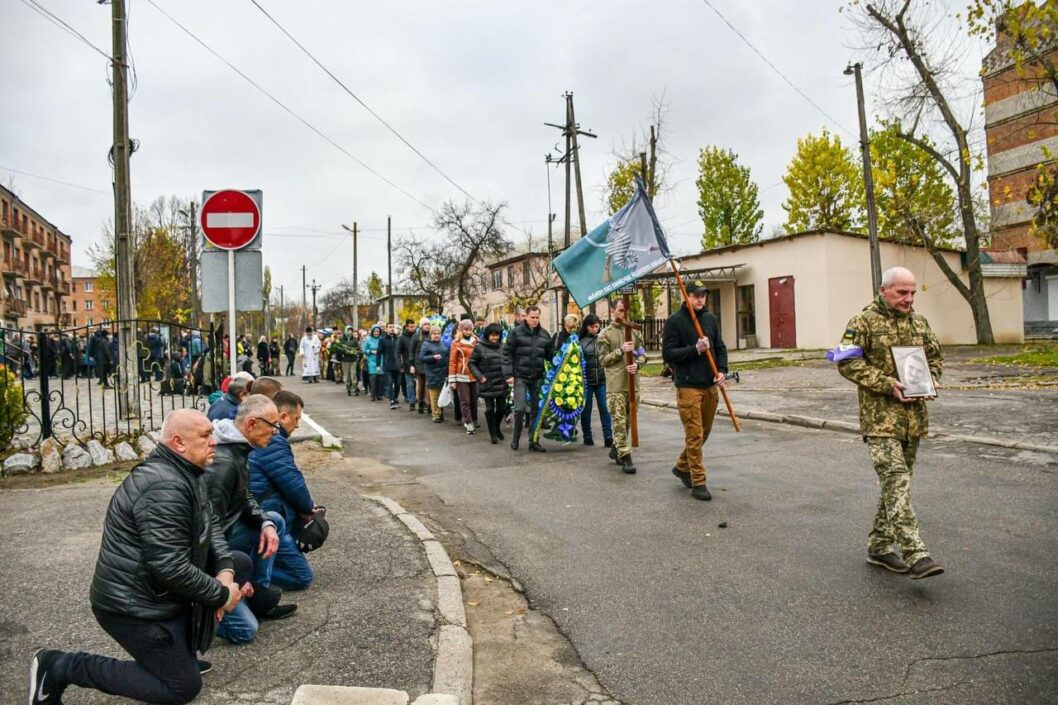 На Дніпропетровщині провели в останню путь захисника України Іллю Маркевича - рис. 1