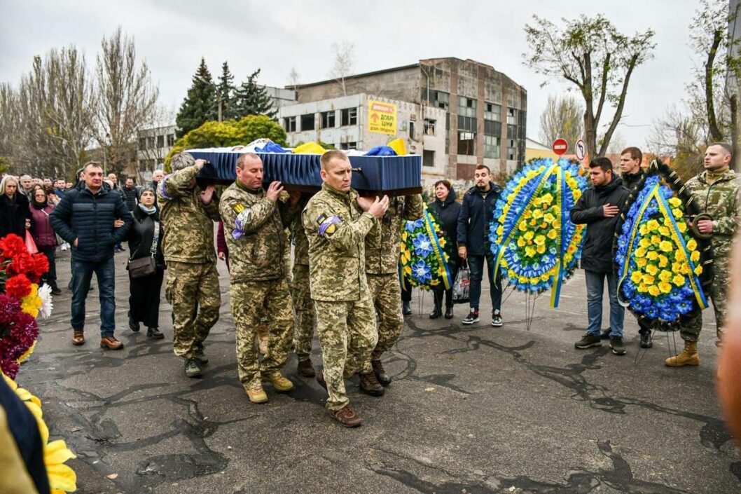 На Дніпропетровщині провели в останню путь захисника України Іллю Маркевича - рис. 2