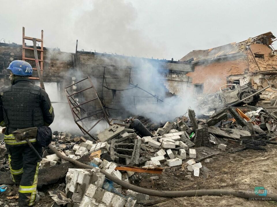 Постраждали щонайменше 13 осіб і більше 20 будинків: наслідки ракетних ударів по Дніпру
