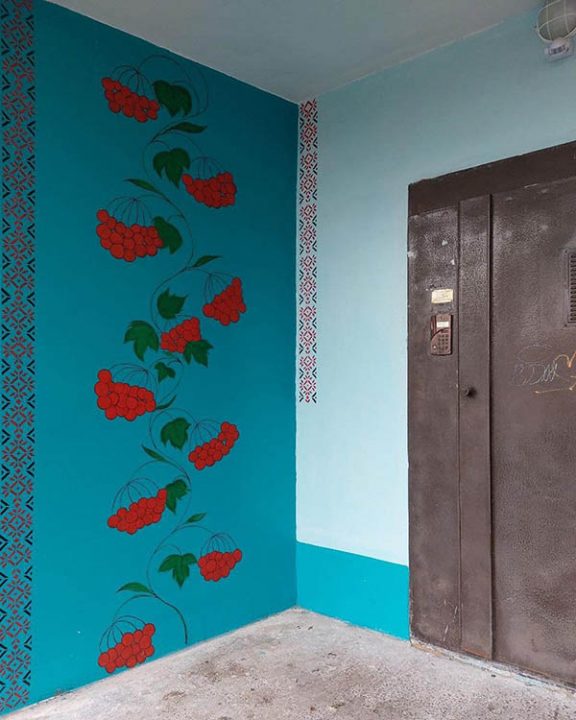 У Кривому Розі під'їзди будинків розмалювали патріотичними малюнками (Фото) - рис. 4