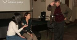 У Дніпрі через театральну постанову продемонстрували, як діяти, якщо ви потрапили на гачок торговців людьми