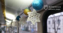 Днепровские трамваи и троллейбусы украсили к Новому году - рис. 5