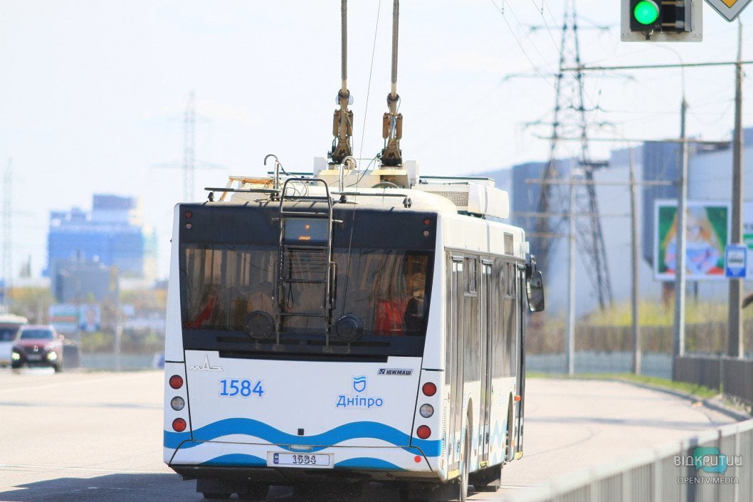 У Дніпрі зупинили роботу трамваїв та тролейбусів через загрозу ракетної атаки