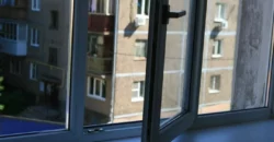 У центрі Дніпра 86-річний чоловік на смерть випав з вікна багатоповерхівки