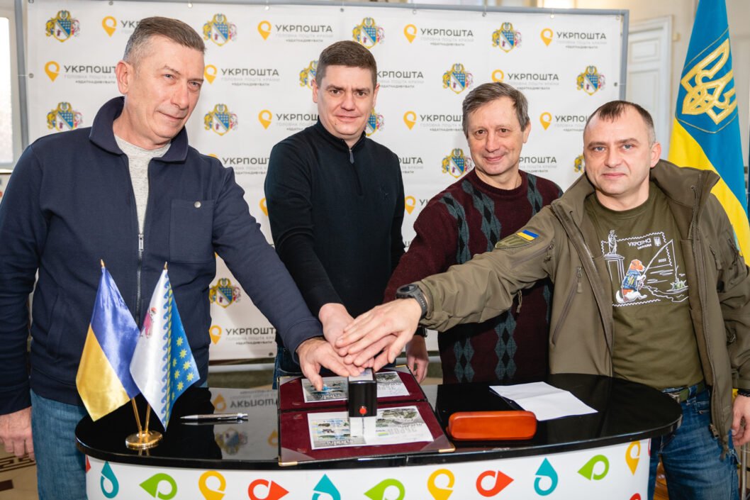 «Зброя Перемоги»: на Дніпропетровщині до Дня Збройних сил ввели в обіг патріотичну марку - рис. 6