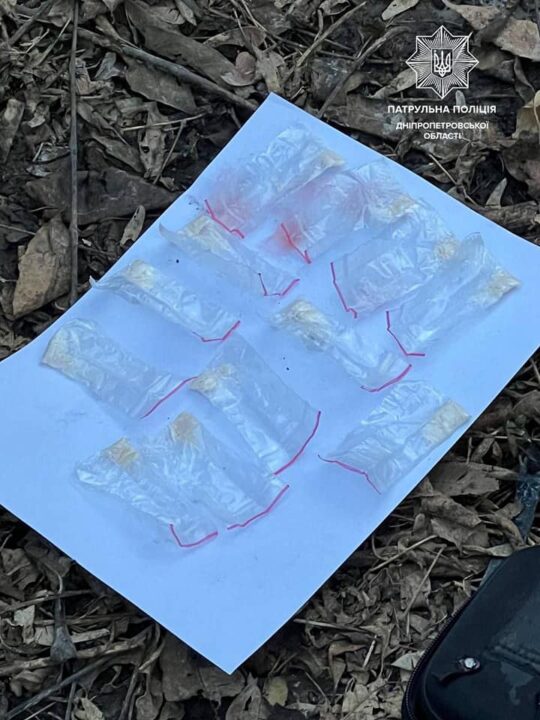 У центрі Дніпра патрульні затримали закладчиків наркотиків - рис. 2