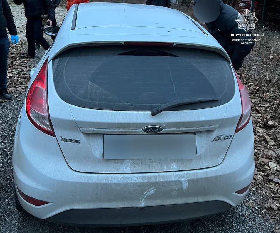 У центрі Дніпра патрульні затримали закладчиків наркотиків - рис. 4