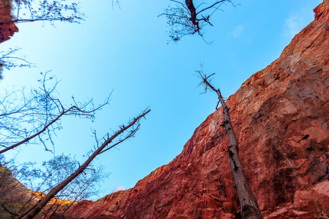 Пейзажная мистика: в Кривом Роге нашли пропасть, напоминающую декорацию апокалиптического фильма