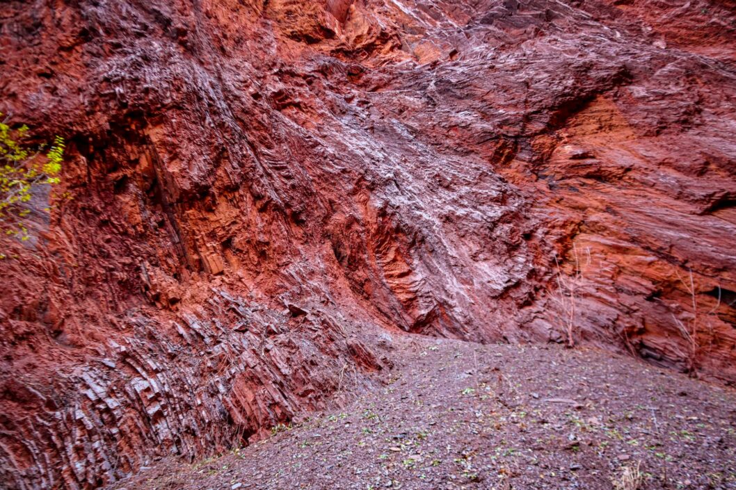 Пейзажная мистика: в Кривом Роге нашли пропасть, напоминающую декорацию апокалиптического фильма