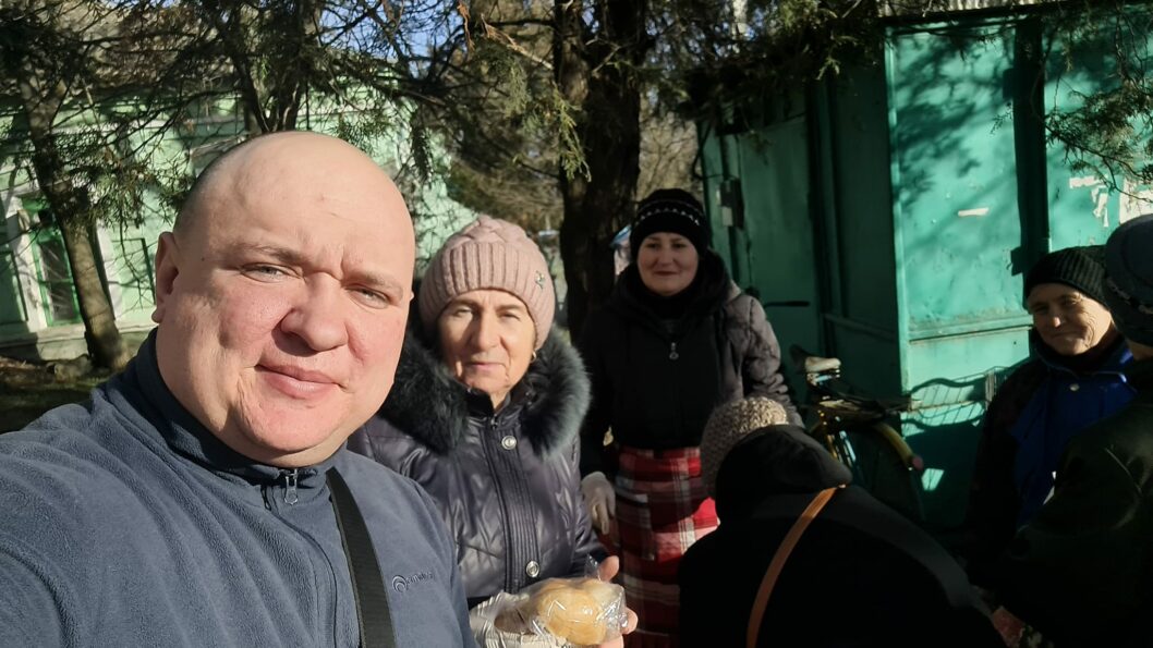 Дніпровські волонтери приготували понад 12 000 гарячих обідів у прифронтовій Снігурівці