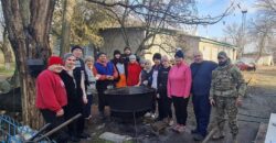 Днепровские волонтеры приготовили более 12 000 горячих обедов в прифронтовой Снегиревке - рис. 16