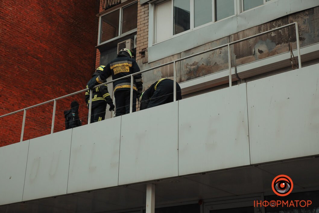 В центре Днепра 86-летний мужчина выпал из окна многоэтажки - рис. 1