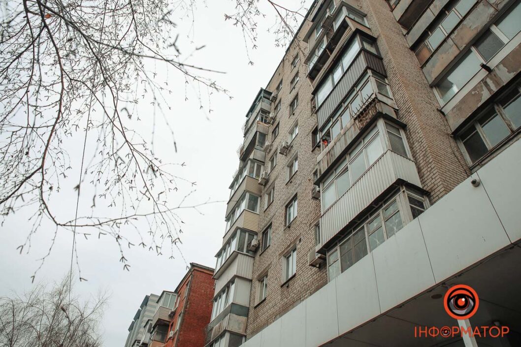 В центре Днепра 86-летний мужчина выпал из окна многоэтажки - рис. 3