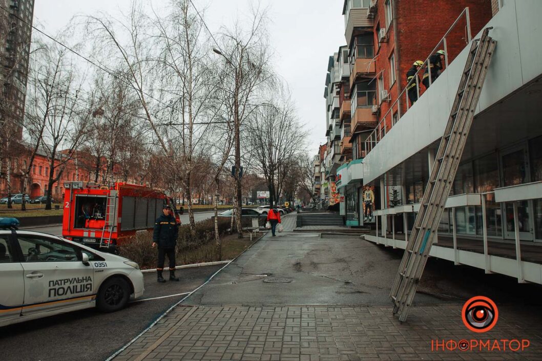 В центре Днепра 86-летний мужчина выпал из окна многоэтажки - рис. 2