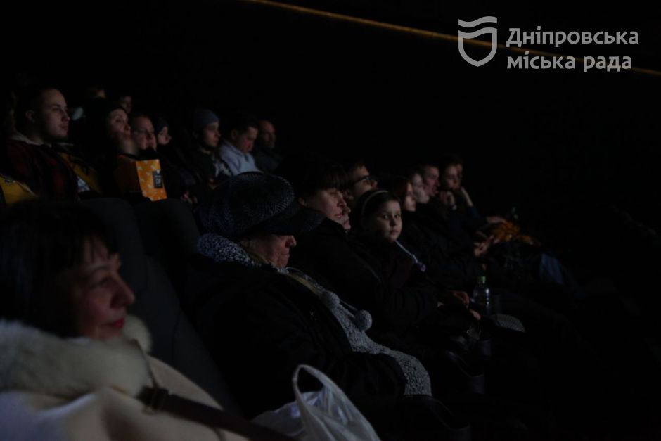 В Днепре стартовал бесплатный фестиваль патриотического кино "Наша земля" - рис. 3
