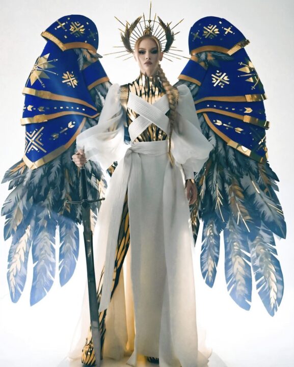 Воин света: «Мисс Украина Вселенная 2022» показала свой национальный костюм для конкурса - рис. 1
