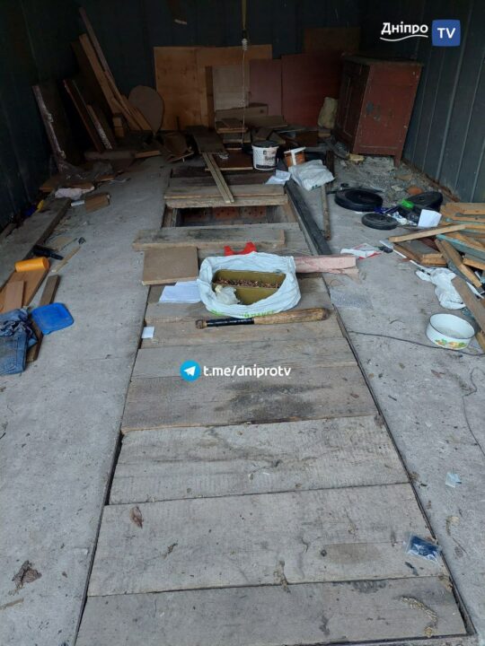 В Днепре во время демонтажа незаконно установленного гаража обнаружили боеприпасы - рис. 2