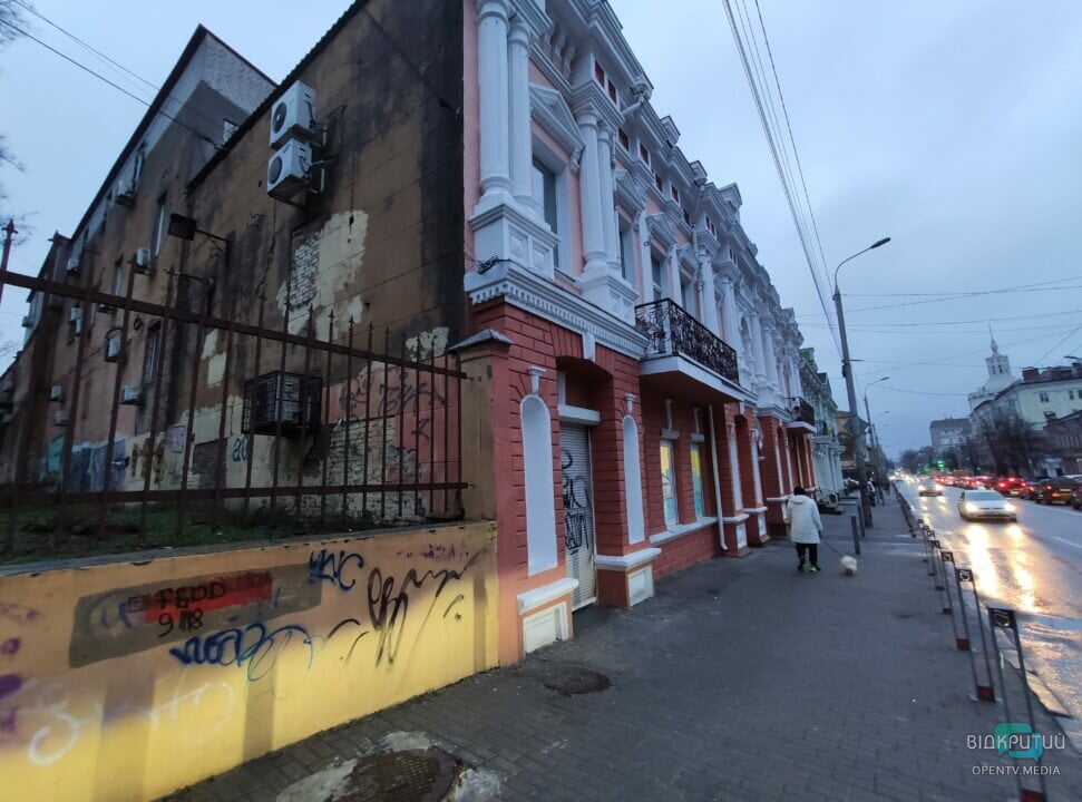 У середмісті Дніпра реставрували фасад старовинного будинку