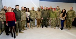 Приборы ночного видения и ноутбуки: Днепр передал партию помощи для ВСУ - рис. 15