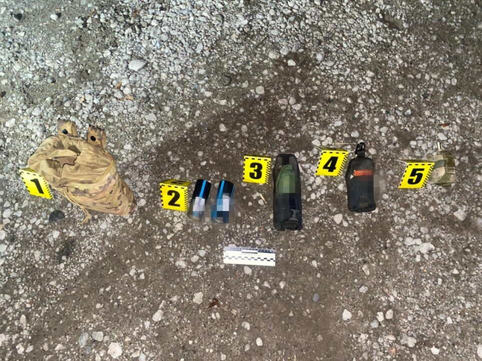 Гранати, патрони та тротил: у Павлограді затримали чоловіка з арсеналом боєприпасів - рис. 1