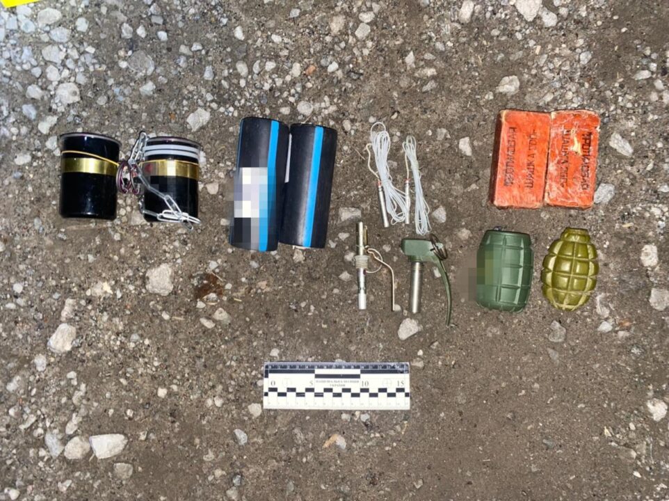 Гранати, патрони та тротил: у Павлограді затримали чоловіка з арсеналом боєприпасів - рис. 4