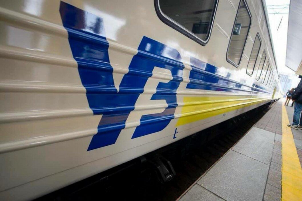 “Укрзалізниця” из-за обстрелов Никопольского района Днепропетровщины изменила маршруты нескольких поездов