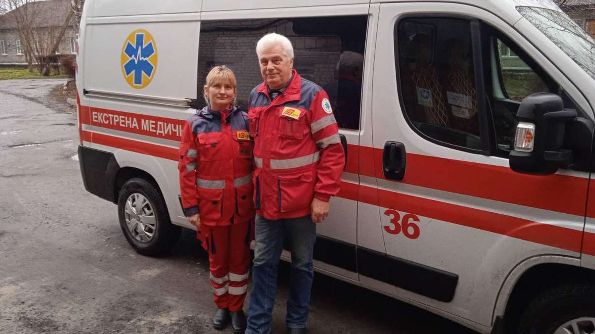 На Дніпропетровщині нетверезий працівник упав із даху та вижив