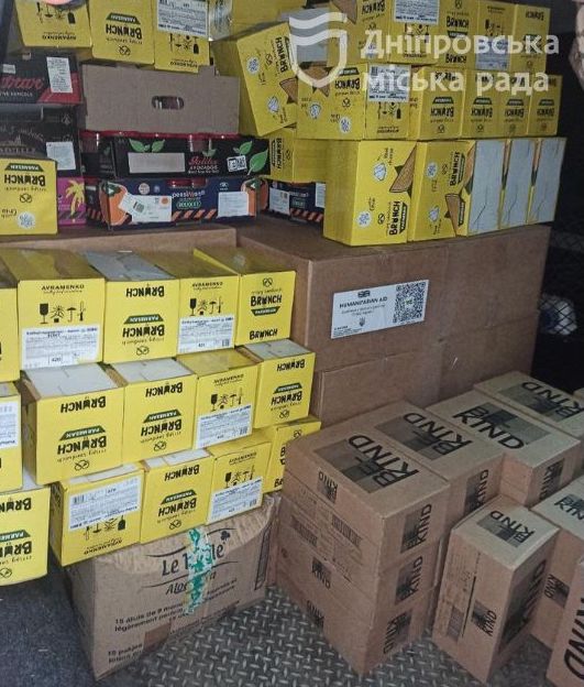 Волонтеры Днепра передали бойцам на фронт теплые вещи, продукты и средства гигиены