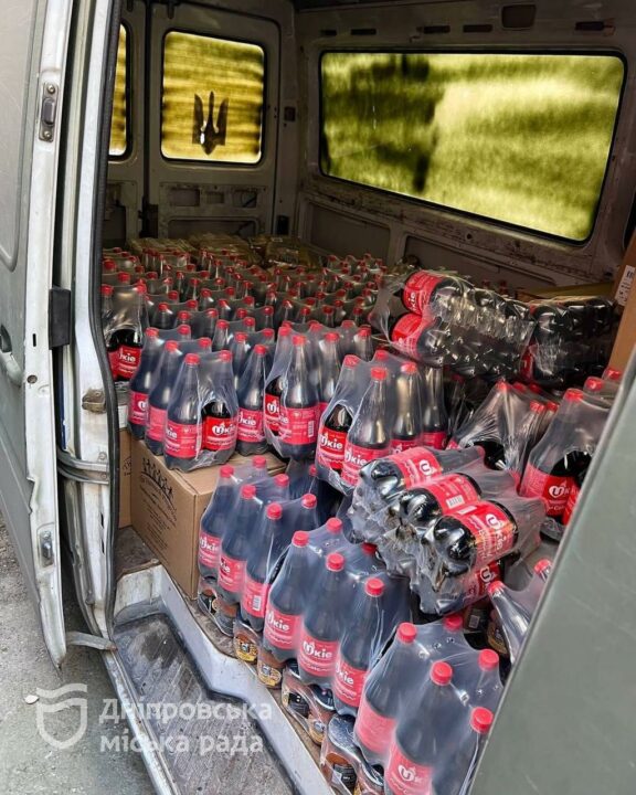Волонтеры Днепра передали бойцам и переселенцам большую партию гуманитарных грузов - рис. 3