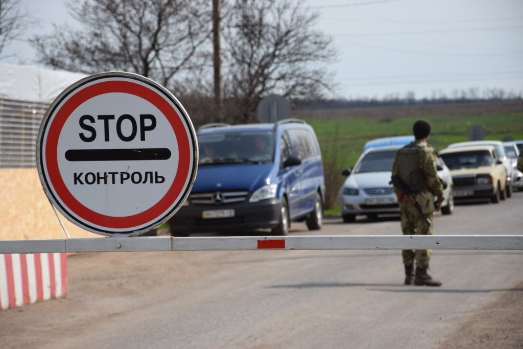 Кабмин Украины хочет позволить выезжать за границу мужчинам, имеющим “броню” от мобилизации