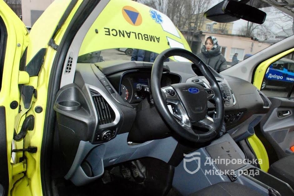 Дніпро отримав укомплектований автомобіль швидкої медичної допомоги