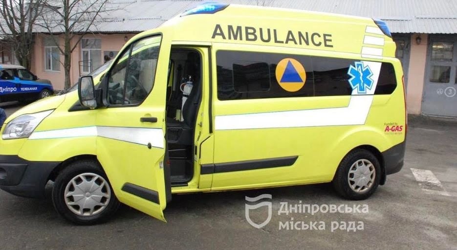 Дніпро отримав укомплектований автомобіль швидкої медичної допомоги