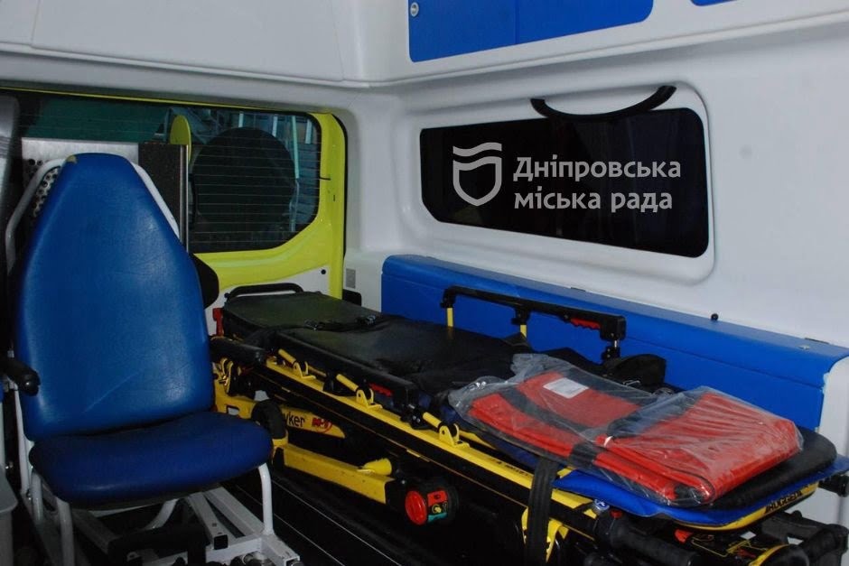 Дніпро отримав укомплектований автомобіль швидкої медичної допомоги