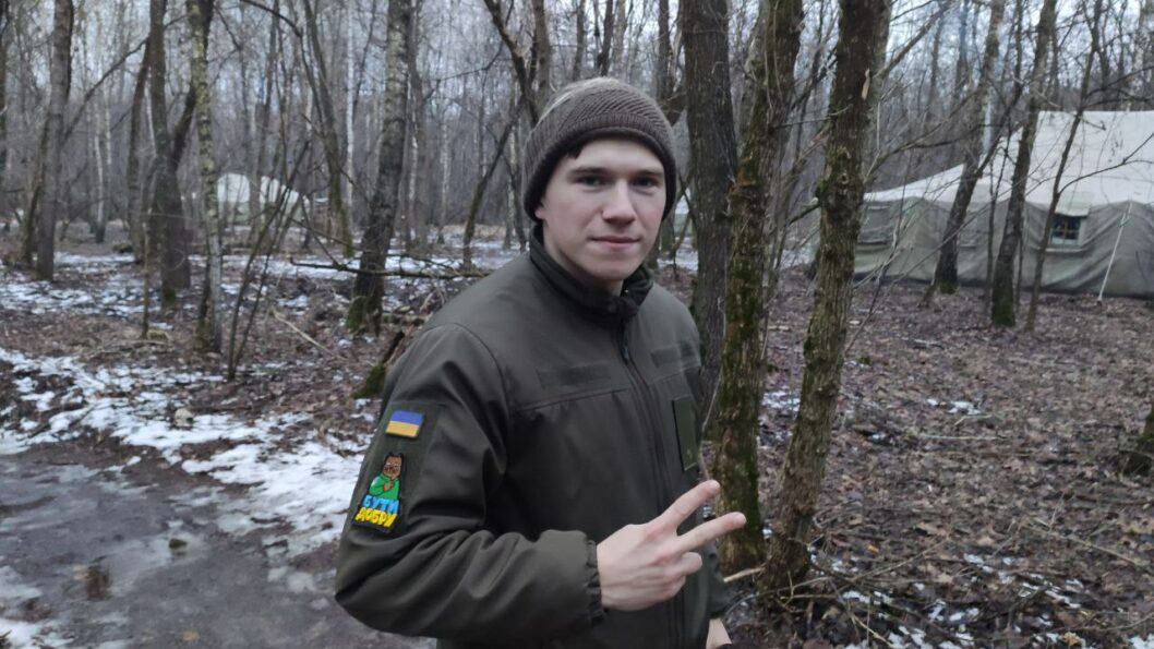 Військовослужбовець з Дніпра про побут в армії, турботу про котиків та фінансову грамотність