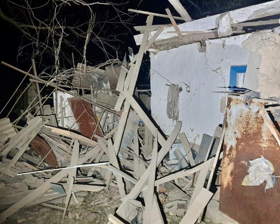 Російські окупанти вночі обстрілювали дві громади Нікопольщини: пошкоджена цивільна інфраструктура