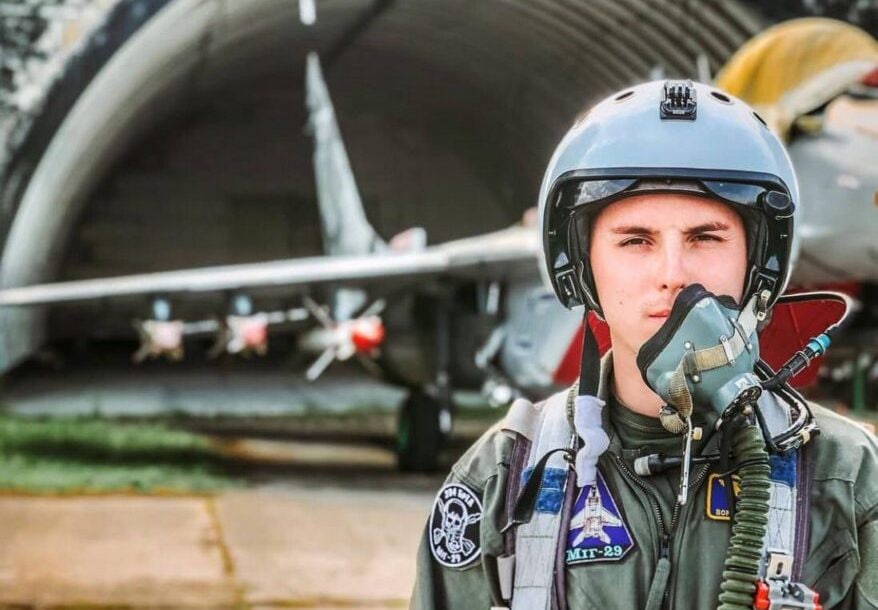 Пилота ВСУ, который отвел поврежденный самолет от населенного пункта, отметили званием Героя Украины